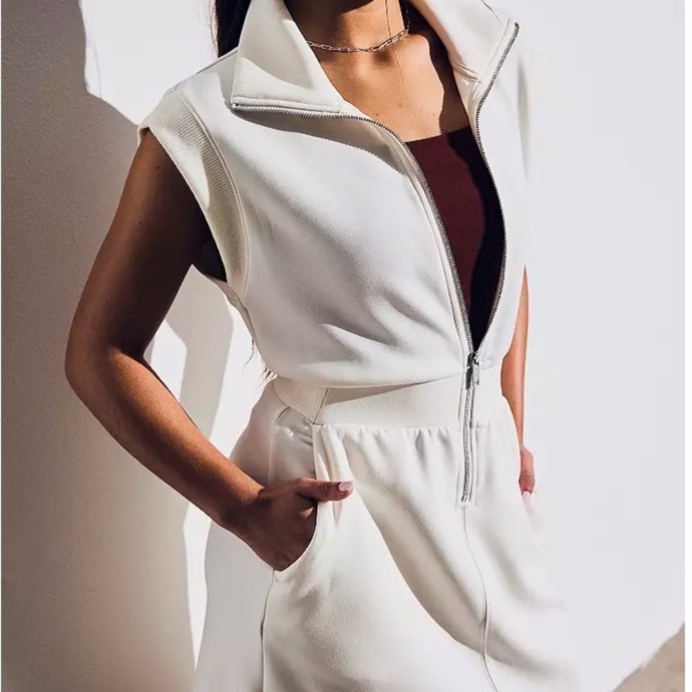 CALIA by Carrie Underwood Women’s Sandwash Sleeveless White Zip-Front Dress